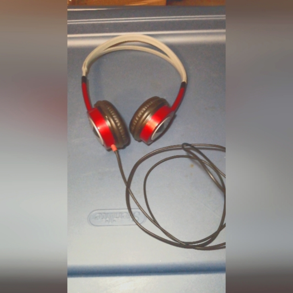 🪦Red and Black Headphones